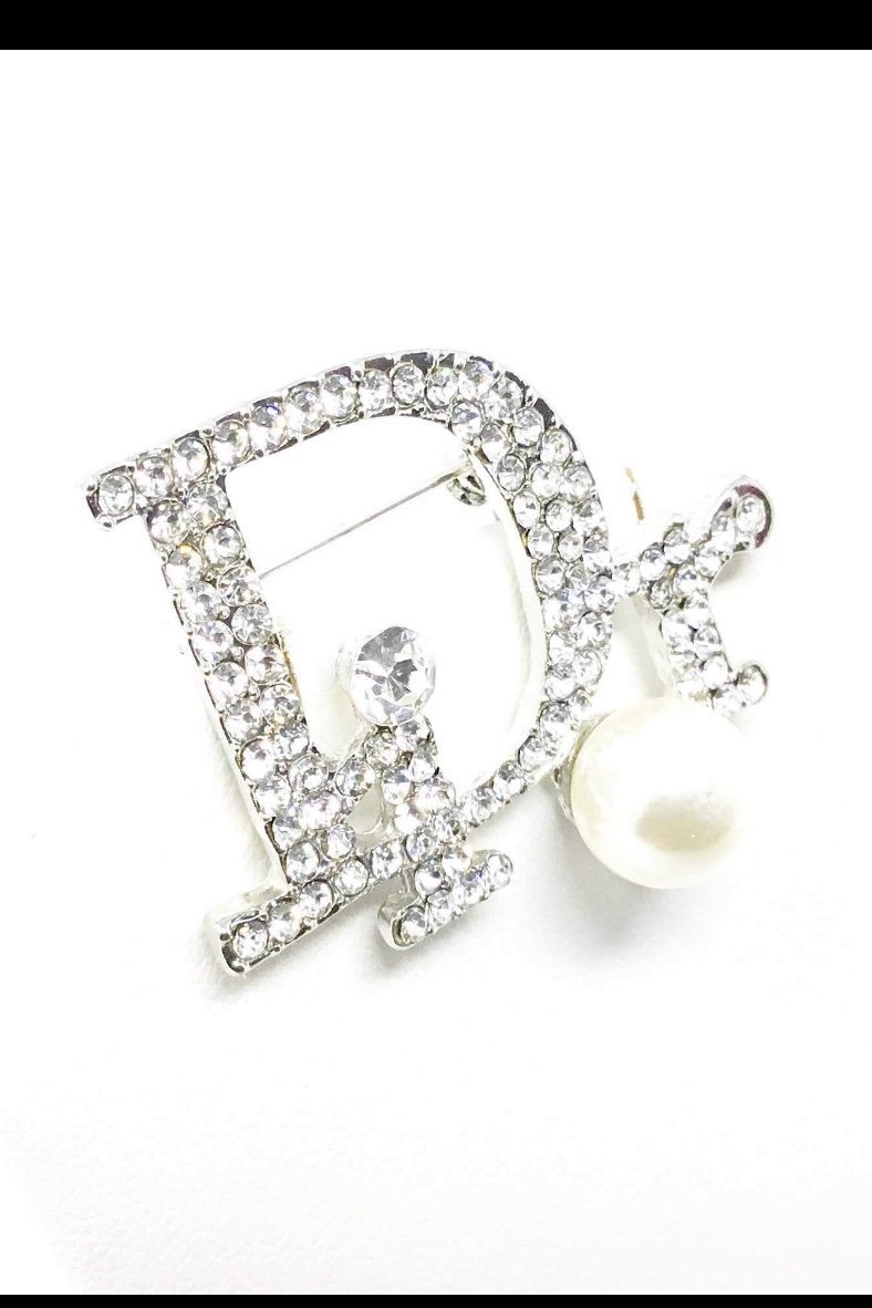 Brooch - Woo